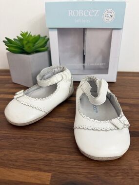 Robeez White Scalloped Mary Jane Soft-Soled Baby Shoes - 9-12m